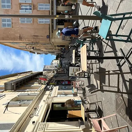 Location Cote D Azur Botel Antibes